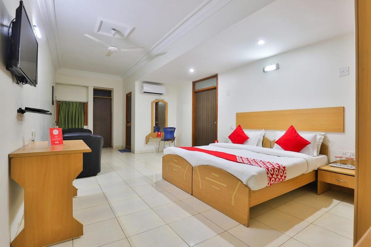 Infocity Club And Resort Гандинагар Экстерьер фото