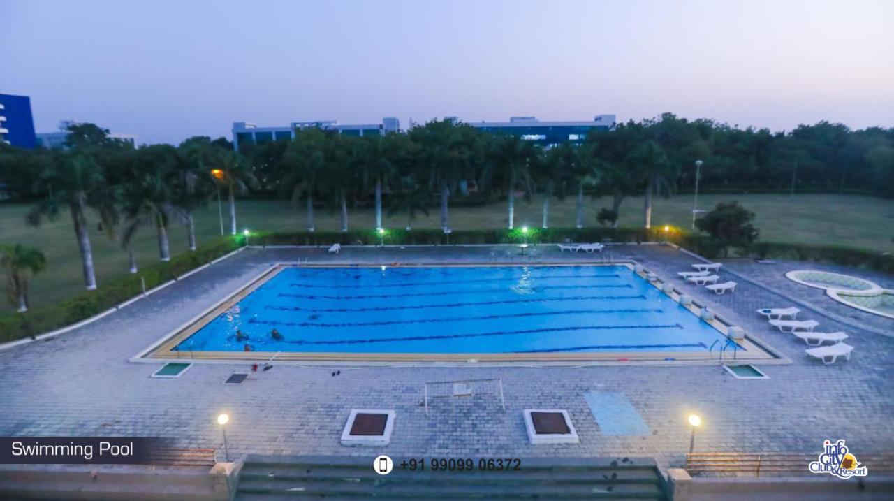 Infocity Club And Resort Гандинагар Экстерьер фото